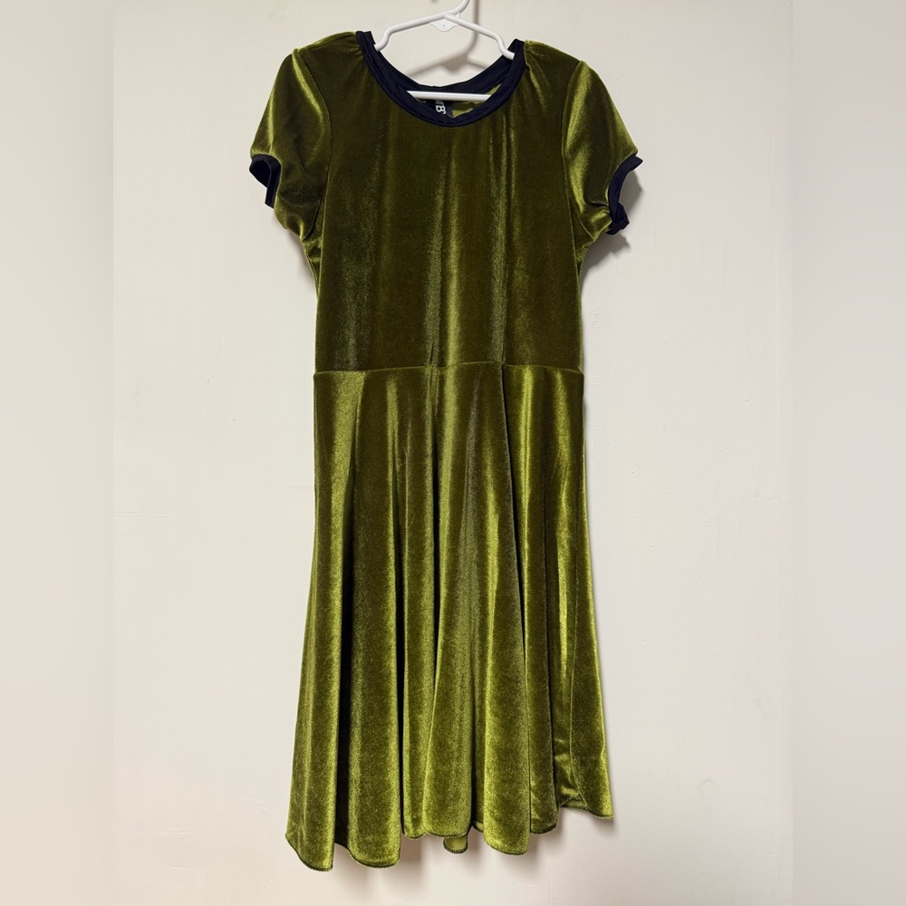 Baby Teith, Elegant Green Velvet Kids Dress, size 8